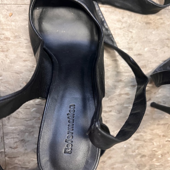 REFORMATION HEELS 

Lambskin Slingback Pumps
Size: 10 - Picture 4 of 9